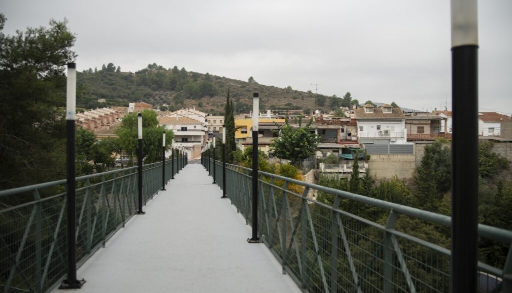 Passarel·la Arxiduc Carles que uneix el barri antic amb la part nova del poble.